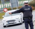 Symbolbild: Daniel Karmann/dpa/Archivbild
Schleierfahnder der Grenzpolizeiinspektion Selb kontrollierten bei Schirnding einen Wagen mit tschechischer Zulassung.