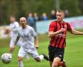 Archivbild: A. Schwarzmeier
Stürmer Benedikt Meckl (rechts) ist einer von acht Spielern, die ihren Vertrag beim SC Luhe-Wildenau vorzeitig verlängert haben.