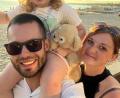 Bild: Lang / exb
René Lang (30), seine Frau Sabrina (28) und ihre Tochter Leonie (3) im Urlaub in Spanien. Ende August werden die drei Weidener nach Marbella auswandern.