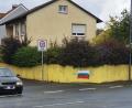 Bild: Würth, Wolfgang
Auf einer Gartenmauer haben sich ukrainische und russische Sprayer in den vergangenen Monaten ein Duell geliefert. Offene Streitigkeiten gab es aber auch hier nie.
