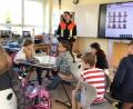 Archivbild: no
Einen Außentermin absolvierte der Vorsitzende der Feuerwehr Angfeld, Benjamin Hiltl, bei der Brandschutzerziehung in der Dritten Klasse der Grundschule Illschwang.