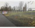 Archivbild: wro
Auf diesem Gelände soll in Wiesau ein neuer Norma-Markt gebaut werden. Aktuell stehen dort jedoch nur ein Bauzaun und eine Werbetafel.