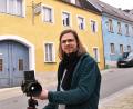 Bild: ubb
Fotograf Max Korndörfer fotografierte gut zwei Jahre lang Überreste der ehemaligen Knopf-Industriestätten in Bärnau. Modern aufbereitet zeigte er seine Arbeiten bei der weltweit größten Fotoausstellung in Paris.
