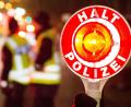 Bild: Daniel Bockwoldt/dpa
Die Autobahnpolizei hat auf der Autobahn A 6 eine Frau ertappt, die trotz Fahrverbots am Steuer saß.