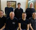 Bild: le
Mit diesem Team geht der Flosser Steyr-Club die kommenden Aufgaben an: Sitzend, von links: Maximilian Bär, Wolfgang Bock, Andreas Bär und Tobias Witt. Stehend, von links: Johannes Pröls, Jonas Lederer und Joachim Wagner.