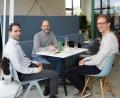 Bild: kaz
Welche Vorteile bringt das Arbeiten in einem Coworking Space mit sich? Das wissen Fabian Schaschko, Inhaber Thomas Völkl und Andreas Müller (von links).