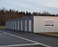 Symbolbild: lue
Auch in der Marktgemeinde Plößberg sollen Containeranlagen für Geflüchtete entstehen. 54 Personen sollen ab Mai auf einem Grundstück in der Nähe der Firma Horn untergebracht werden. Das Bild zeigt Container, die an der Grenze bei Mähring stehen.