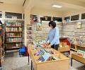 Bild: Eichl
Tägliche Arbeit: Die Büchereileiterin Gisela Kreisel beim Sortieren der Bücher.