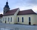 Bild: stg
Vor der Waldecker Pfarrkirche führt das Landestheater Oberpfalz das Stück "Jedermann" auf.