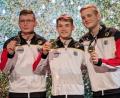 Bild: Dieter Beer
Stolz zeigen die deutschen Luftgewehr-Junioren ihre EM-Goldmedaille: (von links) Florian Beer, Justus Ott und Nils Palberg.