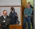 Archivbild: Daniel Vogl /dpa
Der Rechtsanwalt des Angeklagten (links) plädiert auf eine Freiheitsstrafe von sechs Jahren für seinen Mandanten.