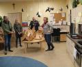 Bild: prh
Tanja Ruckdäschl, Leiterin des Johanniter-Kindergartens Regenbogen in Beidl erklärte den Mitgliedern des Bau- und Umweltausschusses des Marktes Plößberg vor Ort, wo der Schuh drückt.