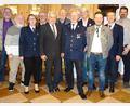 Bild: Norbert Mitlmeier/exb
Dem Jubilar Georg Bauer (Fünfter von links) gratulierten (von links): Norbert Mitlmeier (Zweiter Bürgermeister), Adolf Gassner (Männerchor Kümmersbruck), Silvia Meiler (FFW Garsdorf), Altbürgermeister Franz Mädler, Norbert Schmid (SPD Ursensollen), Richard Kaa (FFW Garsdorf), Michael Rischke (stellvertretender Landrat), Johannes Wenkmann (Edelweiß-Schützen Hohenkemnath), Bürgermeister Albert Geitner und Daniel Meuler (DJK Ursensollen).
