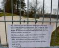 Bild: Stephan Huber
Nur ein Stück beschriebenes Papier an einem Zaun – aber es erzählt in wenigen Sätzen eine in mehrfacher Hinsicht erfreuliche Geschichte.