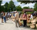 Bild: bey
Der Barthlmarkt lockt alljährlich Tausende von Besuchern an und gehört zu den Höhepunkten im Ort. Er soll auch in diesem Jahr am letzten Sonntag im August stattfinden.