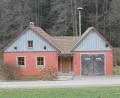Archivbild: pi
Das Feuerwehrhaus in Neuenhammer ist zu klein, das Georgenberger Fahrzeug passt bei einem Zusammenschluss der Feuerwehren nicht hinein. Ein Neubau ist bereits in die Wege geleitet worden.
