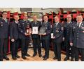 Bild: egl
Verabschiedung bei der Feuerwehr Ursensollen: (von links) Kreisbrandinspektor Armin Daubenmerkl, Bürgermeister Albert Geitner, Zweiter Kommandant Bernhard Graml, der scheidende Atemschutzgerätewart Rudolf Kummert, Erster Kommandant Thorsten Michel, Erster Vorsitzender Markus Dehling, Kreisbrandrat Christof Strobl und der Zweite Vorsitzende, Kreisbrandmeister Alexander Graf.