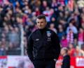 Bild: Sascha Janne
Michael Köllner am Samstag im Spiel beim SSV Jahn Rregensburg nachdenklich am Spielfeldrand.