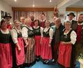 Bild: Laura Fröhler/exb
Der neue Vorstand des Stiftländer Heimatvereins: Im Bild von links Musikwartin Sylvia Lang, Gerhard Brabec, Schriftführerin Laura Fröhler, Kassiererin Martina Scholz, Zweite Vorsitzende Silke Wolfrum, Fahnenjunker Martin Wolfrum, Erste Vorsitzende Sabine Brabec, Vortänzer Johannes Stengl, Jugendleiterin Franziska Lang, Bürgermeister Toni Dutz, Jugendvertreter David Müller, Trachtenwartin Edeltraud Klarner, Gauvorsitzender Peter Fink, Heimatpfleger Fabian Wolfrum.