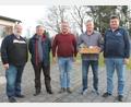 Bild: pi
TSV-Vorsitzender Manfred Schneider (rechts) freut sich mit den Preisträgern. Das sind (von links) Michael Bugera, Ferdinand Müller, Erwin Maier und Uli Liebl.