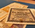 Bild: gri
Ein „Millionenerbe“ verwahrt der HKV Freudenberg in seinem Vereinsheim – allerdings nur in der Form von über 100 Jahre alten Not-Geldscheinen.