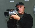 Bild: Jörg Schmitt/dpa
Mit einer Digitalkamera filmt Regisseur Percy Adlon eine Szene seines Films "Hawaiian Gardens" im Bayerischen Wald.