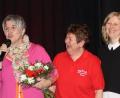 Bild: mfh
Mit einem Blumenstrauß bedankten sich die Vorstandsmitglieder der Sulzbach-Rosenberger SPD-Frauen Monika Kick (Mitte) und Alexandra Deichler (rechts) bei Frauentags-Rednerin Maria Noichl (links).