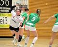 Bild: Hubert Ziegler
Sophie Last (links) vom HC Sulzbach-Rosenberg ist in dieser Szene mit einem herrlichen Wurf für ihre Mannschaft erfolgreich.