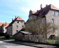 Bild: le
Die Anwesen der Baugenossenschaft „Eigenheim“ in Hardtheim wurden vor rund 100 Jahren aus Flossenbürger Granit gebaut und prägen heute noch das Ortsbild des Ortsteils.