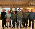 Bild: Gerald Bublat/exb
Bürgermeister Rudolf Schopper gratuliert dem gewählten Vorstand mit Heiko Engelbrecht, Stefan Hilgenfeld, Benjamin Bonczyk, Christoph Häring, Josef Schönberger, Markus Mois, Andreas Völkl, Maximilian Würth und Josef Bonczyk (von links).