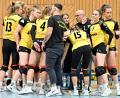 Bild: Hubert Ziegler
Die Volleyballdamen des SV Hahnbach schören sich auf den Doppelspieltag ein.