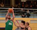 Bild: ham
Helmut Fink (links) und die Schwarzenfelder Basketballer bestreiten am Sonntag im Sportpark ihr letztes Saisonspiel.