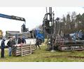 Bild: gf
Über die Probebohrungen im Baugebiet "Auf der Leite II" in Speckshof informieren sich (von links) Projektbetreuer Freddy Leberkern von der KFB Baumanagement GmbH, der Planer des Baugebiets, Rainer Rubenbauer, der Poppenrichter Klimaschutzbeauftragte Jürgen Stauber und Bürgermeister Hermann Böhm beim Polier Josef Kling.