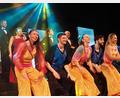 Bild: jua
Die Sänger und Tänzer liefern gesanglich und choreografisch eine begeisternde Show ab und erfreuen damit in Neunburg vorm Wald etwa 400 Musical-Liebhaber.