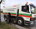 Bild: Pressestelle Stadt Weiden 
Ab sofort sind wieder vermehrt Mitarbeiter des städtischen Bauhofs in Weiden unterwegs. Mit Kehrmaschinen reinigen sie Straßen und Wege vom Schmutz des Winters.