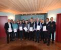 Bild: wfw
Die Feuerwehr Schnaittenbach ehrt langjährige Mitglieder (vorn, von links): Anton Leitl, Alfred Jack, Franz Enderer, Alfons Leißl (80 Jahre Treue), Bernhard Gericke, Thomas Dickert und Jürgen Sieger von der befreundeten Feuerwehr Haintchen/Hessen. Die Führungskräfte gratulieren.