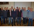 Bild: bk
Sie sind erneut mit der Führung des MGV 1914 Mantel beauftragt worden. Dazu gratuliert Bürgermeister Richard Kammerer (Fünfter von links).