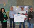 Bild: usc
1000 Euro stellte der Lions-Club Amberg-Sulzbach der Barbaraschule für die Anschaffung von Leih-I-Pads zur Verfügung. Von links: Rektorin Elke Schmidt, Günter Grießhammer (Vorsitzender des Fördervereins der Schule) sowie Michael Hemrich und Hans Fürnkäs vom Lions-Club Amberg-Sulzbach.
