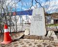 Bild: Thomas Dobler
Jozef Bzdzikot oder Josef Bydzikot? Beide Namen sind für den hingerichteten polnischen Zwangsarbeiter überliefert. Er kam vor 110 Jahren auf die Welt und wurde im Alter von nur 28 Jahren denunziert und von der Gestapo ermordet. Ein neuer Gedenkstein erinnert an ihn.