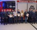 Bild: jma
Die Geehrten der Feuerwehr Vorbach mit Bürgermeister Alexander Goller (rechts) und Kreisbrandmeister Reiner Kopp (links).