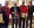 Bild: Beate Pichlmeier/exb
Bezirksvorsitzender Karlheinz Lehner (Zweiter von links) dankte (von links) Andrea Zinnecker (Wanderfreunde Mitterteich), Johann Bauernfeind (Wanderfreunde Leonberg Maxhütte-Haidhof), Anton Heindl (Wanderverein Kemnath), Heinz Stegerer (Wanderfreunde Regenstauf) und Josef Sorgenfrei (Wanderfreunde Schwarzhofen) für Treue und Verdienste.