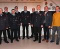 Bild: pi
Johann Dierl (Mitte) und Maximilian Fuchs (Vierter von links) stehen künftig an der Spitze der aktiven Truppe der Feuerwehr Waidhaus.