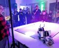 Bild: R. Kreuzer
Per Handy gesteuerte und von Schülern konstruierte Mini-Roboter tragen einen Kampf aus. Es ist eines der Highlights beim Tag der offenen Tür an der Hans-Scholl-Realschule.