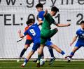 Bild: Nachtigall
Die Abwehr der Weidener U19 blockt den Schuss eines Großbardorfer Stürmers ab: Die A-Junioren der SpVgg SV Weiden gewannen souverän mit 4:1.
