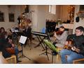 Bild: kro
Das KuBZ-Orchester Waldsassen musizierte unter der Leitung von Klemens Reif (links).