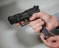Symbolbild: Oliver Killig/dpa
Bayerns Waffenbehörden haben im vergangenen Jahr 145 Waffen von Extremisten entzogen.