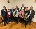 Bild: Ludwig König/exb
Urkunden und Blumen gab es für die Jubilare der KAB: (vorne von links) Präses Pater Joy, Gabi Bauer, Monika Brucker, Maria Jungnickl, Brigitte Sticht, Bürgermeister Bernhard Schindler, (hinten von links) Ludwig König, Alfons Brucker und Wolfgang Glaser.