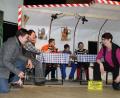Bild: Katrin Thanner/exb
Tom Schreiners Team probt für das Singspiel. Es ist der Höhepunkt des Starkbierfestes in Pertolzhofen.