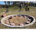 Bild: wel
Das Urnenrondell am Friedhof ist bereits angelegt und mit Thansteiner Granit eingefasst