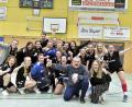 Bild: Hubert Ziegler
Riesenjubel bei den Damen der HG Amberg mit ihrem Trainer Roman Will nach dem 29:26-Sieg im letzten Heimspiel gegen die HG Hemau/Beratzhausen: Damit sind sie Meister und steigen in die Bezirksoberliga auf.